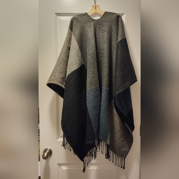 Checkered Cape - Picture 2 of 3